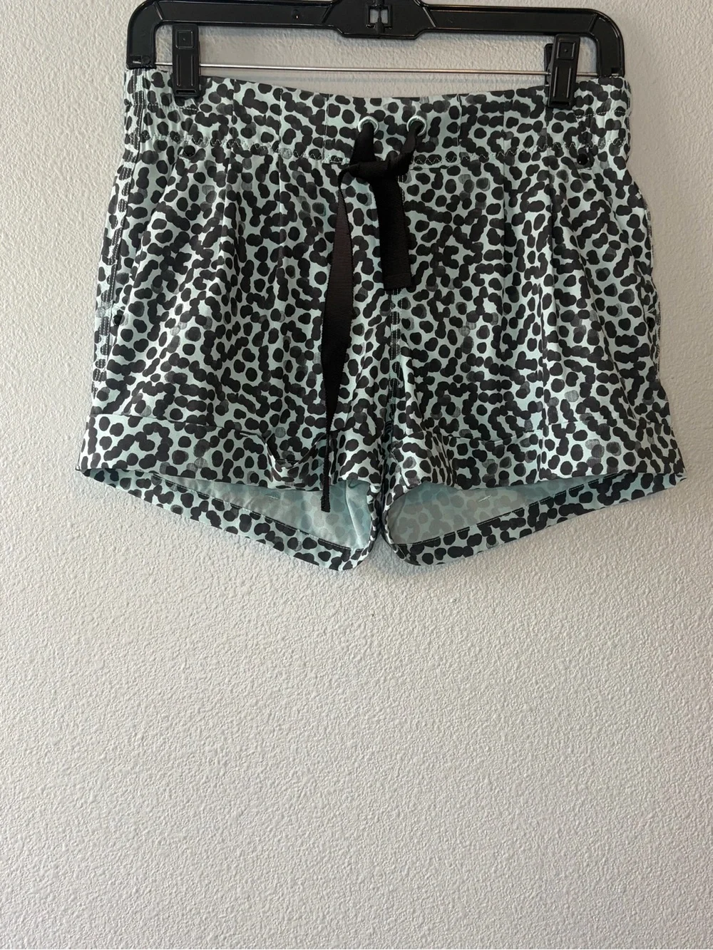 Lululemon Spring Break Away Short *4-way Stretch Ace Spot Tranquil Blue Black